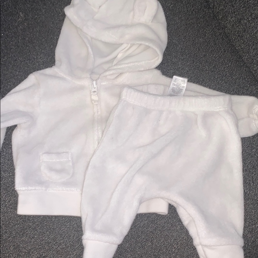 Carter’s Plush Sweater and Pants— White Bear — NB
